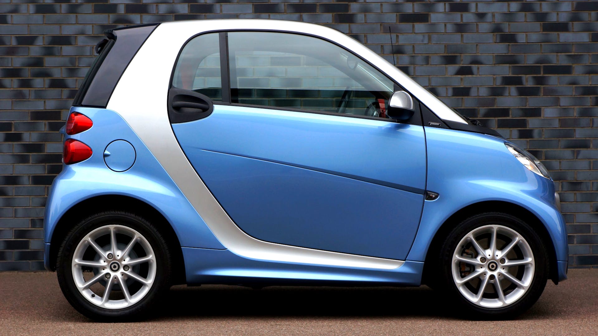 In 2020, the National Highway Traffic Safety Administration (NHTSA) released a Safety Recall Report on the Smart Fortwo. The report states that the Smart Fortwo may have issues with its electrical system.